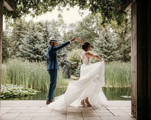 Image post by @theknot on Instagram