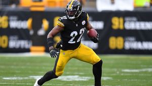 Image post by @thefantasyfootballers on Facebook