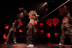 Image post by @iHeartRadio on Twitter