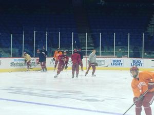 Image post by @du_hockey on Instagram