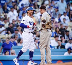 Image post by @mookiebetts on Twitter