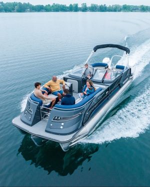 Image post by @crestpontoonboats on Instagram