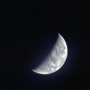 Image post by @nasaartemis on Instagram