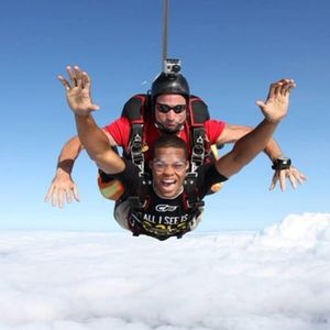 Image post by @alliseeisgold on Instagram