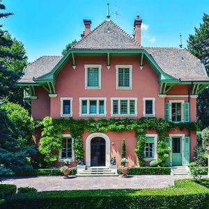Image post by @christiesrealestate on Instagram