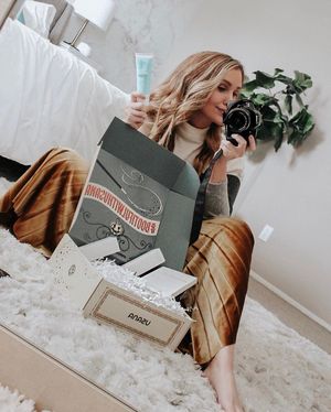 Image post by @celaviveofficial on Instagram