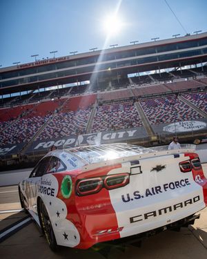 Image post by @erik_jones on Instagram