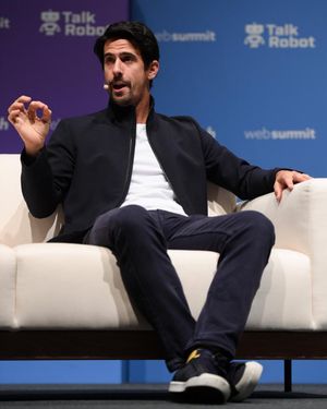 Image post by @lucasdigrassi on Instagram