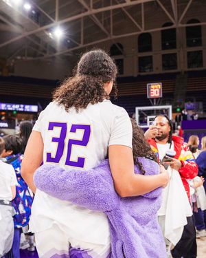 Image post by @uw_wbb on Instagram