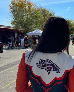 Image post by @broncosespanol on Instagram
