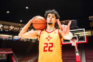 Image post by @UNMLoboMBB on Twitter