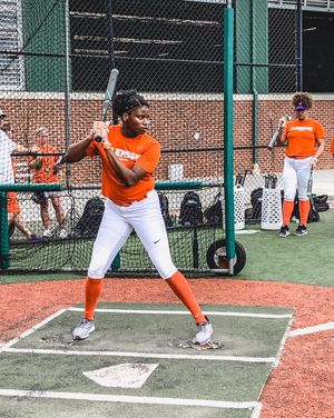 Image post by @clemsonsoftball on Twitter