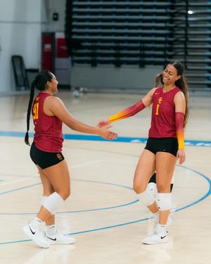 Image post by @uscwomensvolley on Instagram