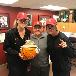 Image post by @uscwomensvolley on Instagram