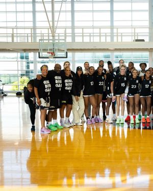 Image post by @nikegirlseybl on Instagram