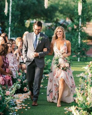 Image post by @theknot on Instagram