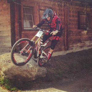 Image post by @foxmtb on Instagram