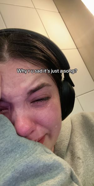 Image post by @sadgirlflowers19 on TikTok