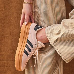 Image post by @dsw on Instagram