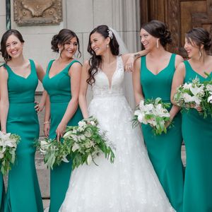 Image post by @theknot on Instagram