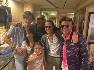 Image post by @MarcAnthony on Twitter