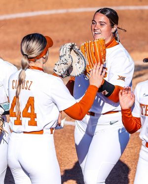 Image post by @texassoftball on Instagram