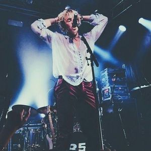 Image post by @ross_lynch on Instagram