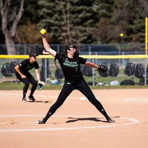 Image post by @und_softball on Instagram
