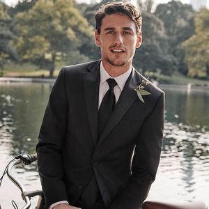 Image post by @menswearhouse on Instagram