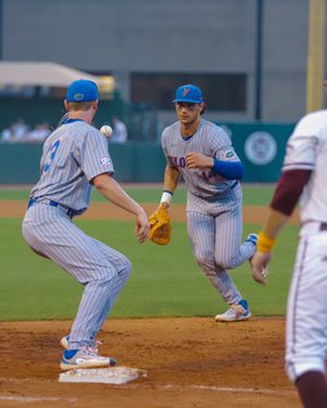 Image post by @GatorsBB on Twitter