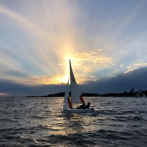 Image post by @yalesailing on Instagram