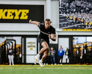 Image post by @hawkeyefootball on Instagram