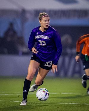 Image post by @uw_wsoccer on Instagram