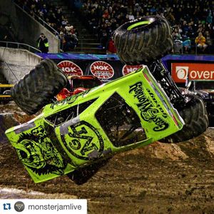 Image post by @metlifestadium on Instagram