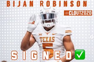 Image post by @texasfootballnation on Instagram