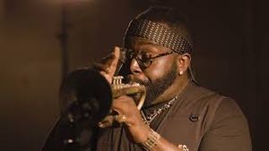 Video post by @esplanadesg on YouTube