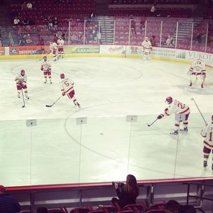 Image post by @du_hockey on Instagram