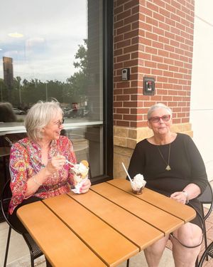 Image post by @deweysbakerygso on Instagram