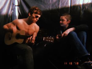 Image post by @ross_lynch on Instagram