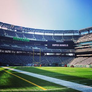 Image post by @metlifestadium on Instagram