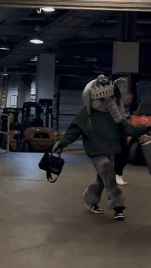 Gif post by @rememberthe1 on Twitter