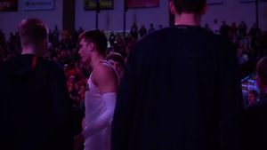 Video post by @wcchoops on Twitter