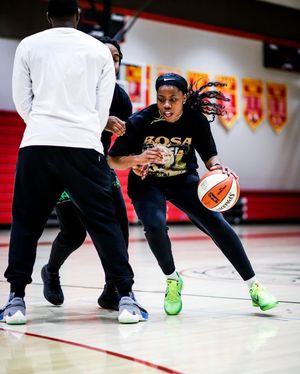 Image post by @arike_ogunbowale on Instagram