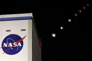 Image post by @nasaartemis on Instagram