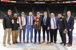 Image post by @du_hockey on Instagram