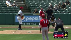 Image post by @louisvillebats on Twitter