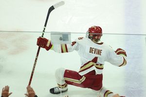 Image post by @du_hockey on Instagram