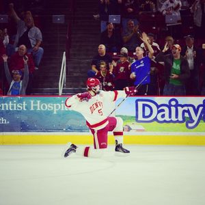Image post by @du_hockey on Instagram