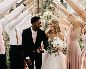 Image post by @theknot on Instagram