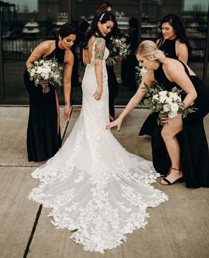 Image post by @theknot on Instagram